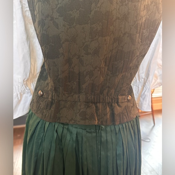 Traditional Dirndl or Bavarian Folk Outfit - Picture 9 of 16